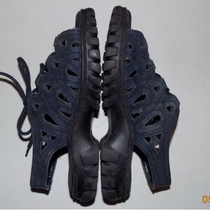 Earth Shoes Vintage Blue Sandals with Chunky Platform and Durable Design